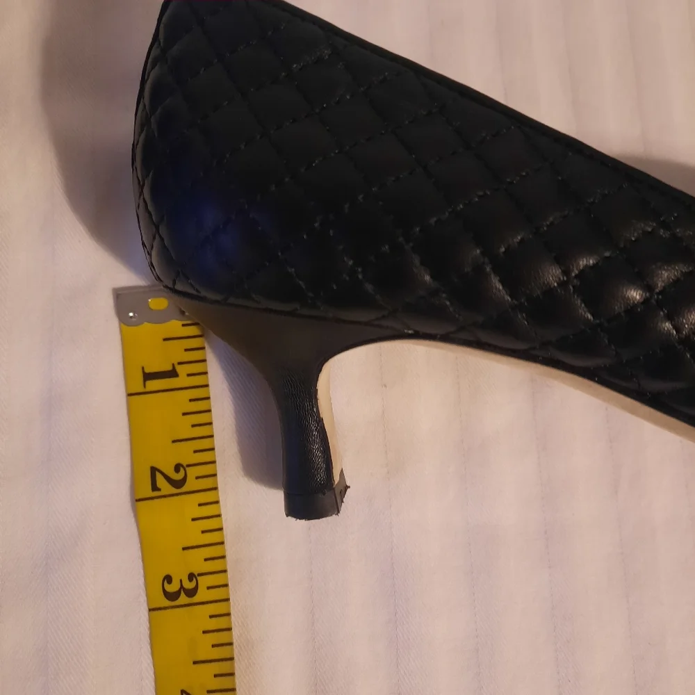 Black kitten heel shoes with gold chain detail Size 8.5 Narrow